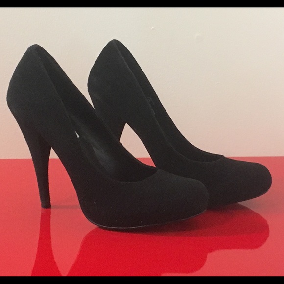 Steve Madden Black Suede Pumps - Picture 1 of 8